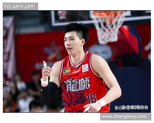 青岛男篮与广州男篮激战正酣谁能在这场对决中笑到最后